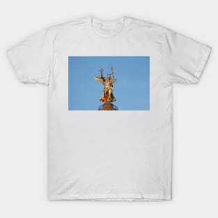 Goldelse, Viktoria statue on the Victory Column at Großer Stern in evening sun, Tiergarten, Berlin, Germany T-Shirt